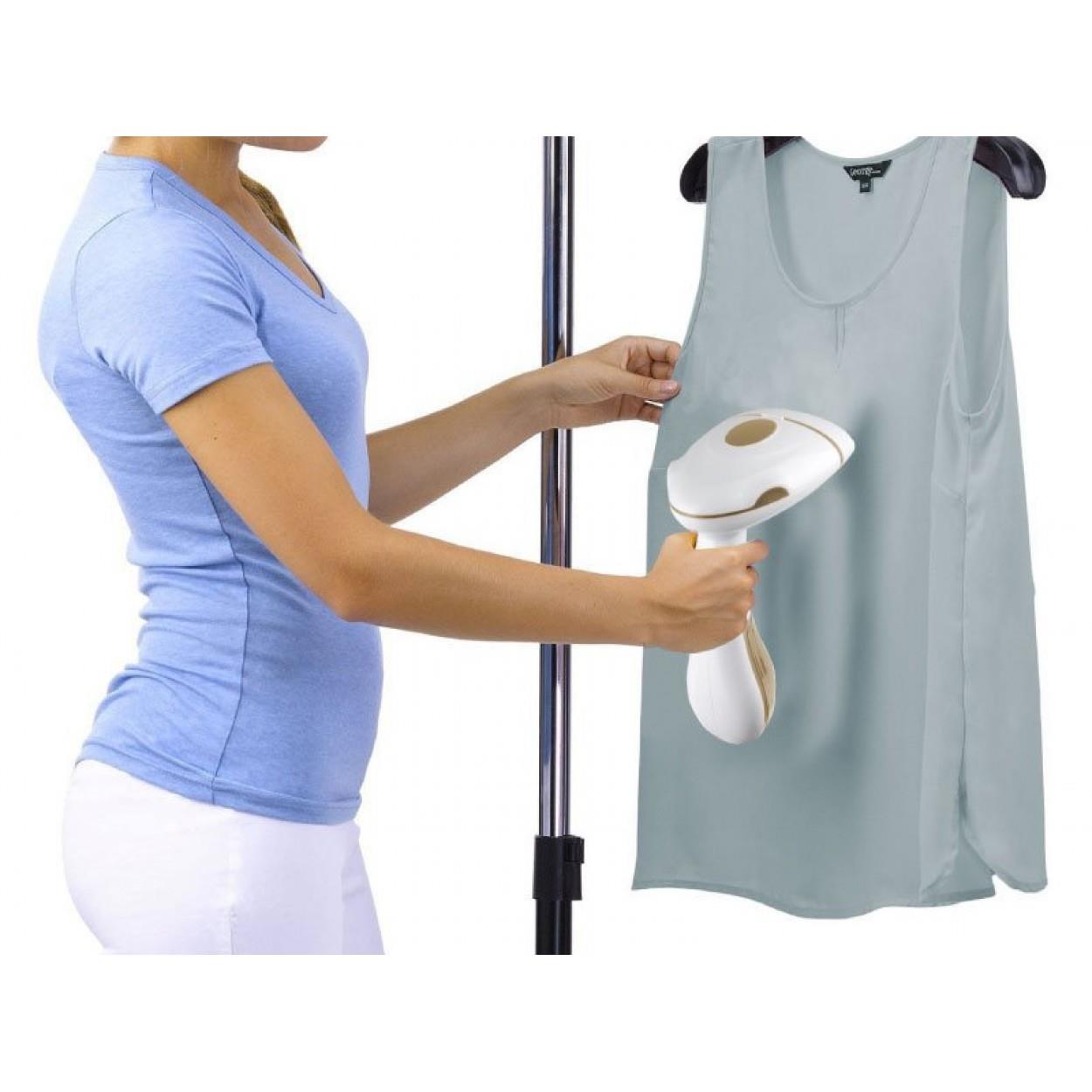 Vertical steaming iron